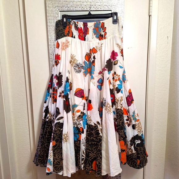 Grace Elements Dresses & Skirts - Grace Elements Colorful Floral Full Skirt Midi Length